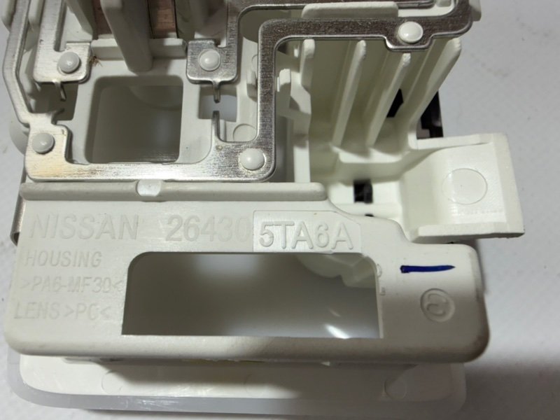 Плафон подсветки салона передний Kicks 2021 1.6