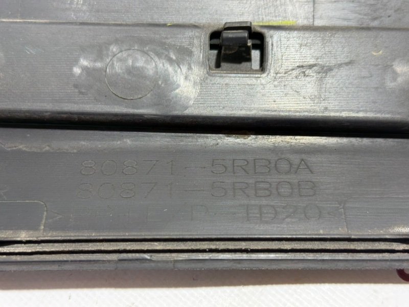 Накладка двери передняя левая Kicks 2021 1.6