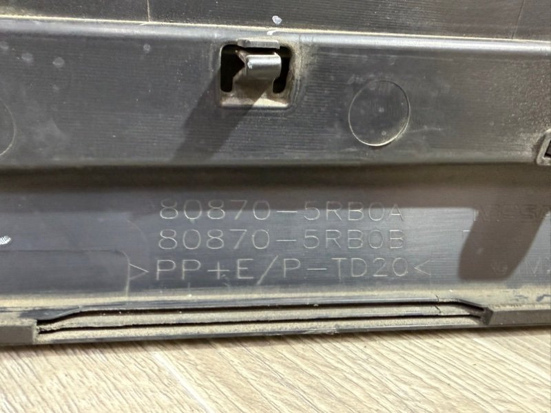 Накладка двери передняя правая Kicks 2021 1.6