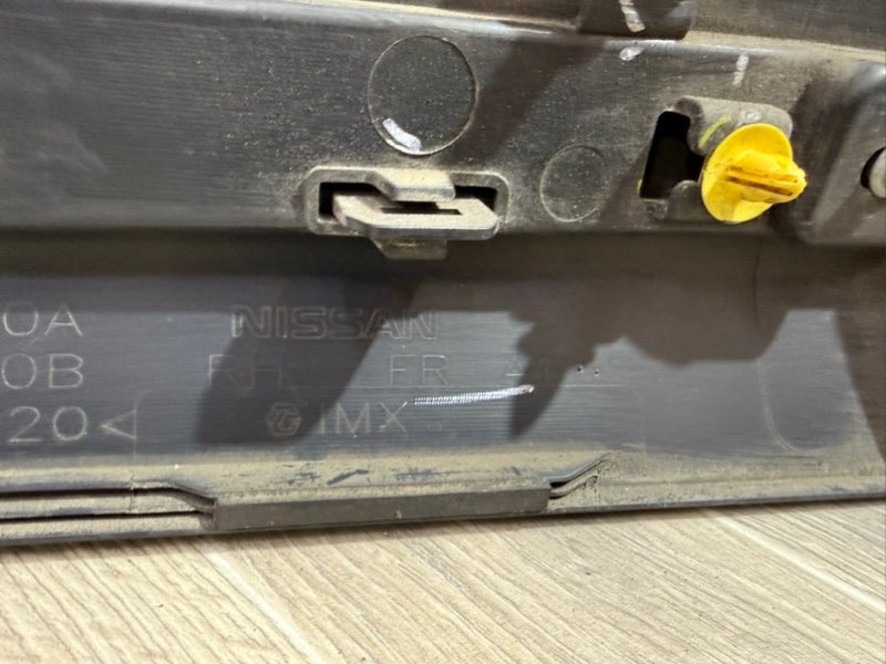 Накладка двери передняя правая Kicks 2021 1.6