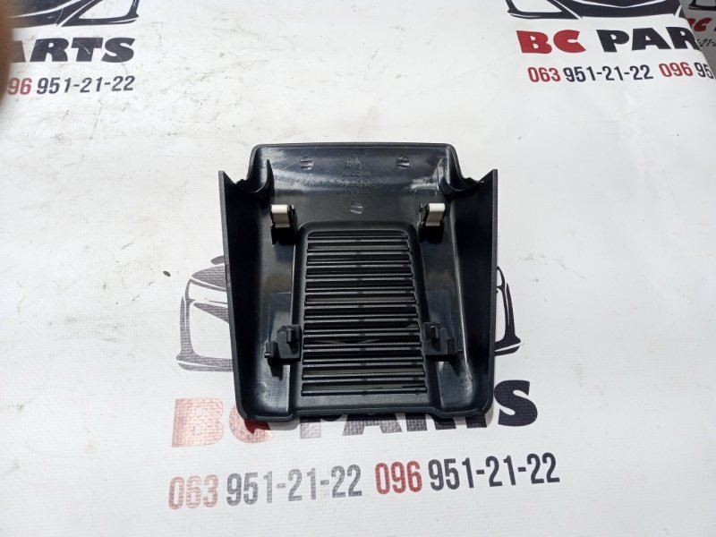 Накладка камеры лобового стекла Nissan Kicks 1.6