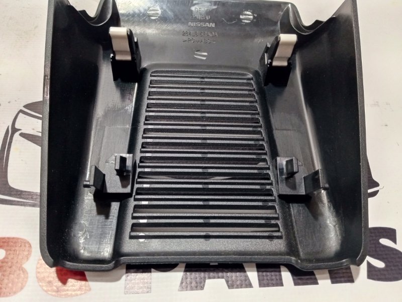 Накладка камеры лобового стекла Kicks 2021 1.6