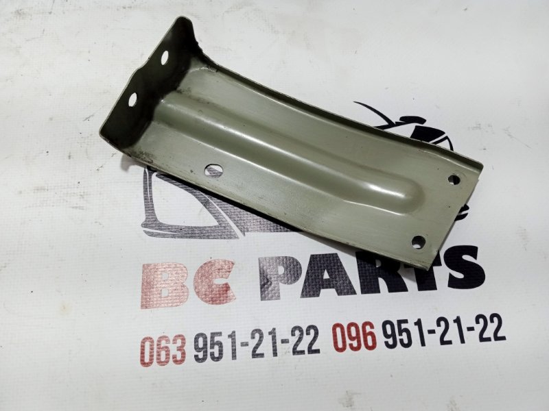 Крепление бампера заднее левое Kicks 2021 1.6