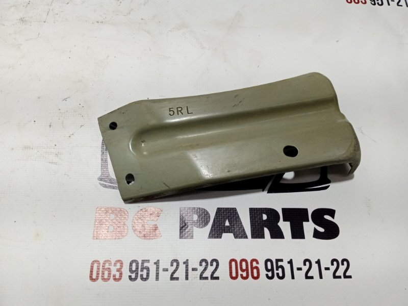 Крепление бампера заднее левое Kicks 2021 1.6