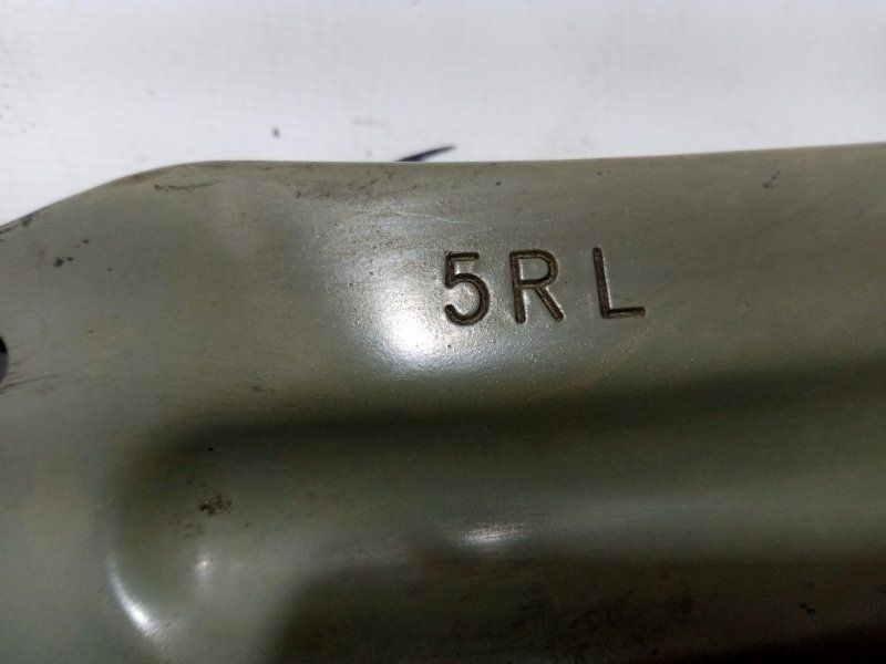 Крепление бампера заднее левое Kicks 2021 1.6