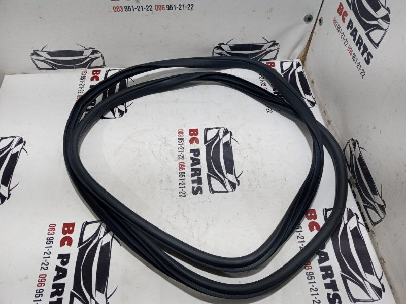 Уплотнитель кузова задний левый Nissan Rogue 2022 T33 1.5 82831-6RA1A Б/У