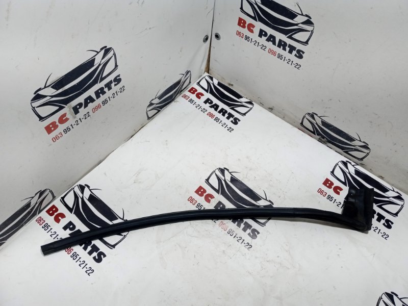 Уплотнитель кузова задний правый Nissan Rogue 2022 T33 1.5 828386RA0A Б/У