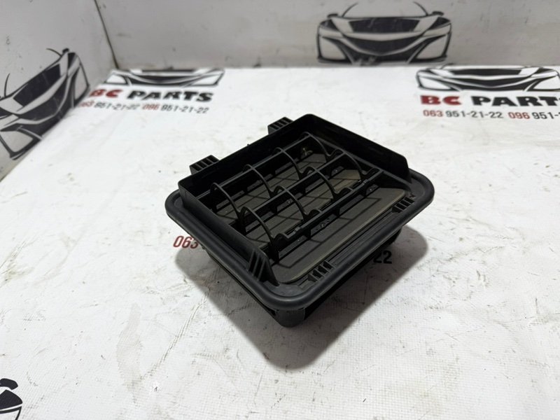 Решетка вентиляционная задняя левая Sportage 2017