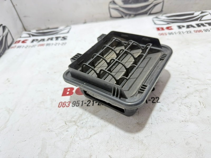 Решетка вентиляционная задняя правая Sportage 2017