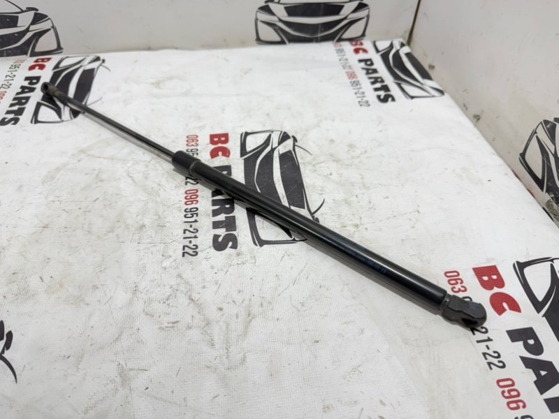 Амортизатор крышки багажника левый Kicks 2021 1.6