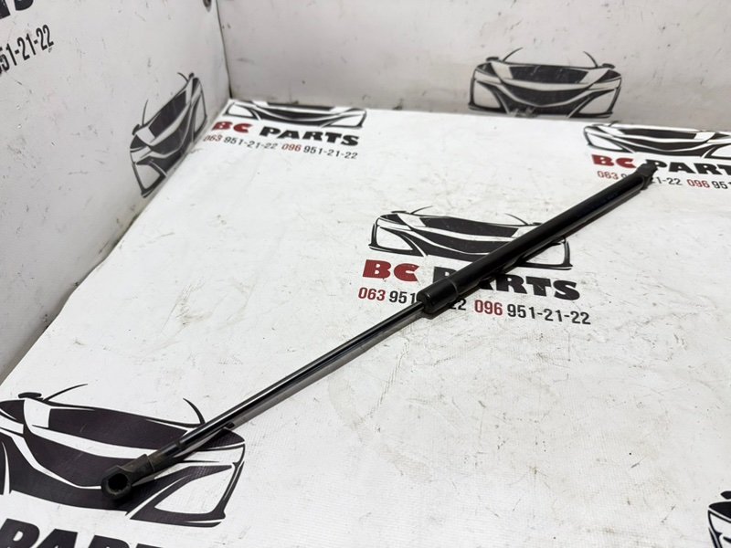 Амортизатор крышки багажника левый Nissan Kicks 1.6