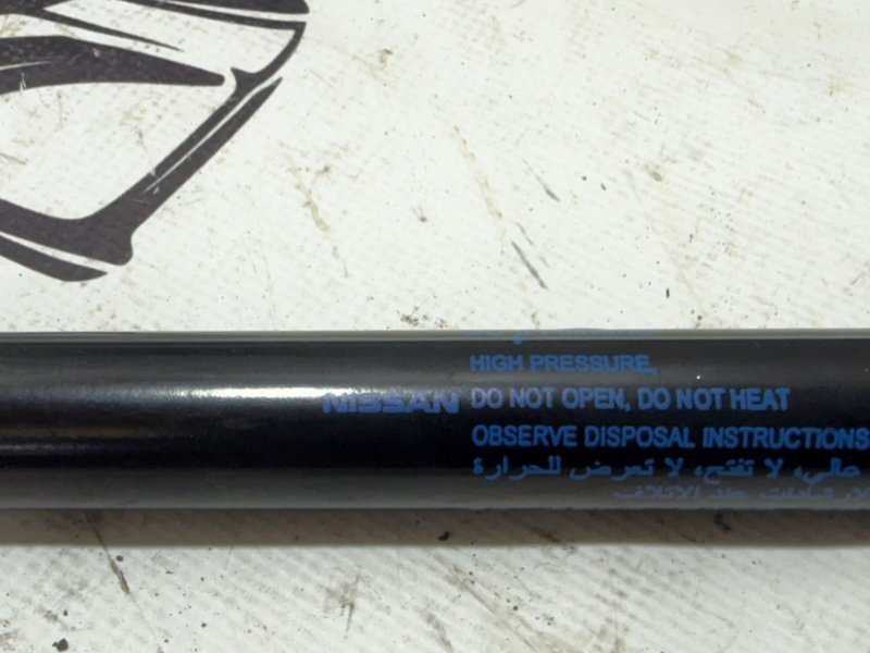 Амортизатор крышки багажника левый Kicks 2021 1.6