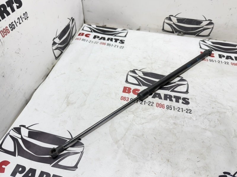 Амортизатор крышки багажника правый Kicks 2021 1.6