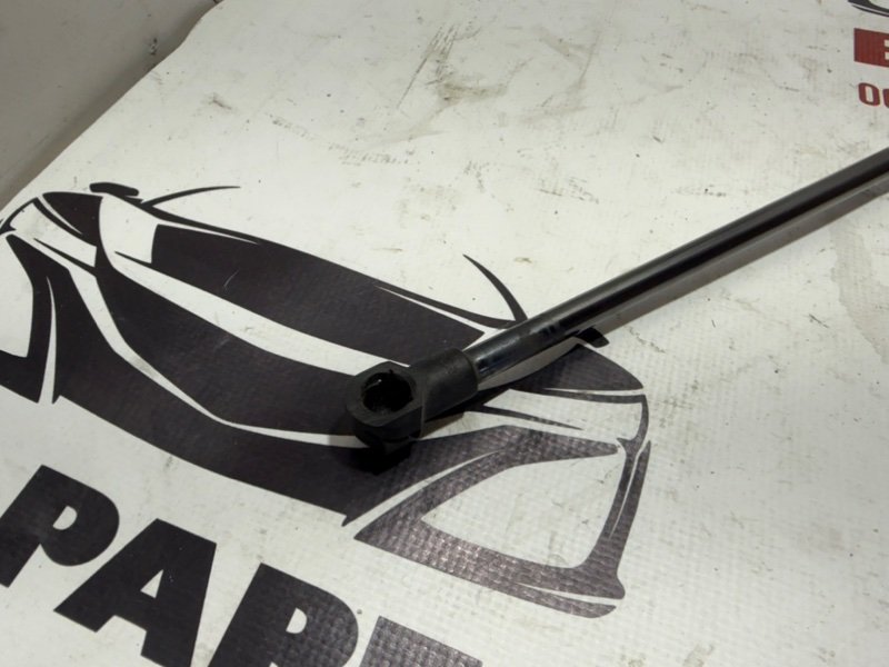 Амортизатор крышки багажника правый Nissan Kicks 1.6