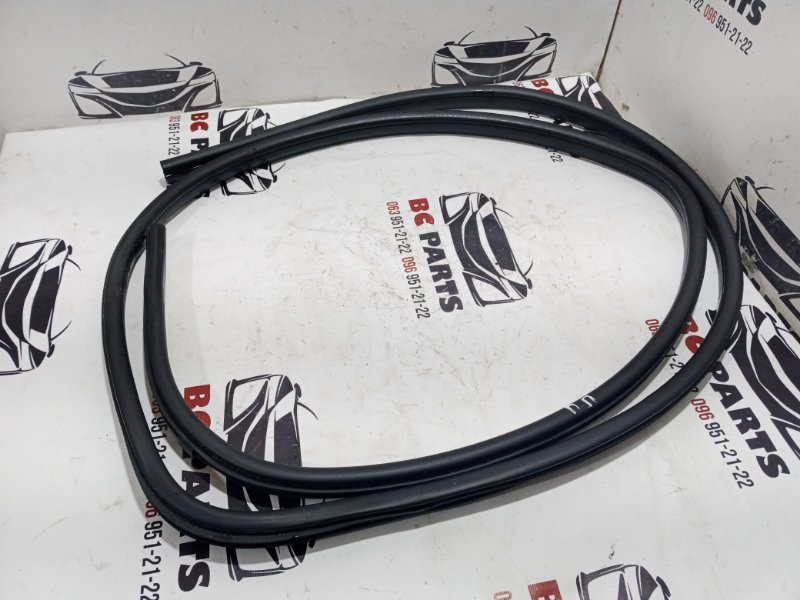 Уплотнительная резинка боковой двери передняя правая Kicks 2021 1.6 Уплотнительная резинка боковой двери передняя правая Kicks 2021 1.6