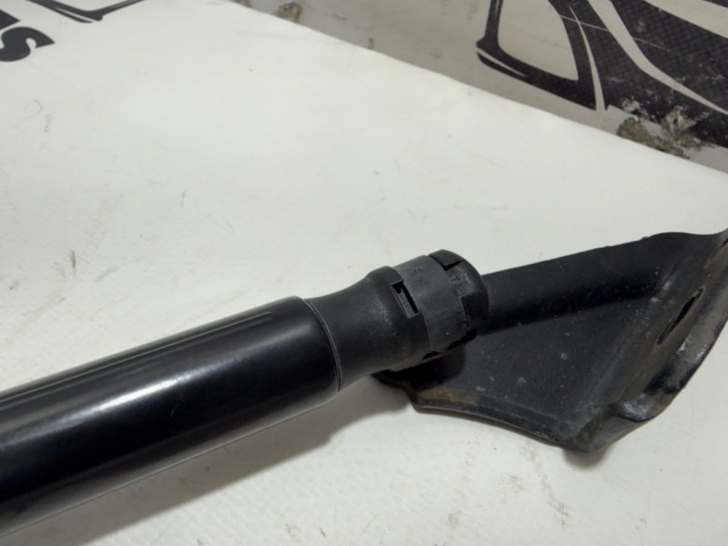 Амортизатор крышки багажника левый Sportage 2017