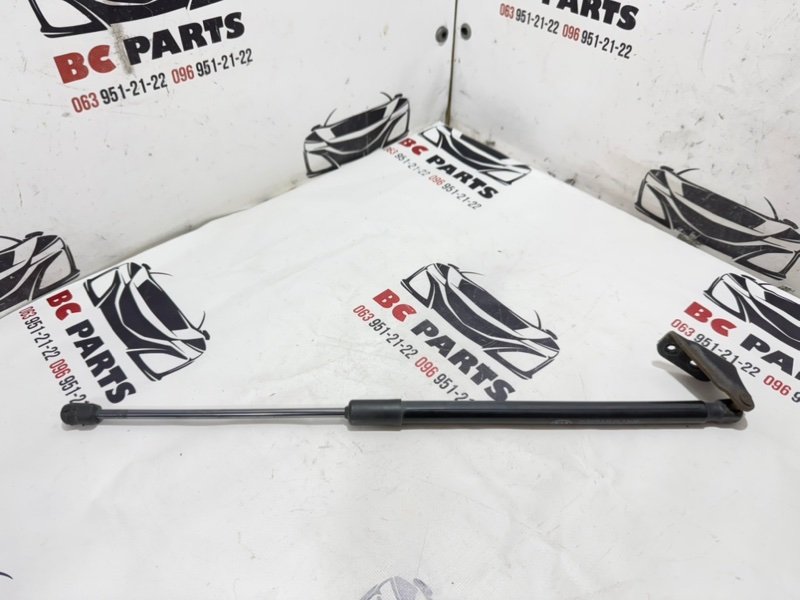 Амортизатор крышки багажника правый Kia Sportage 2017 81780d9000 Б/У