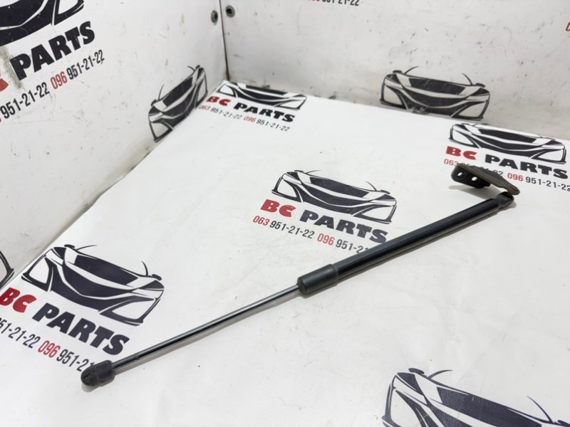 Амортизатор крышки багажника правый Sportage 2017