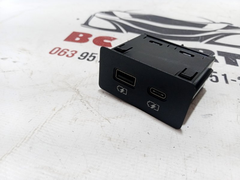 USB разъем Nissan Rogue T33 2.5