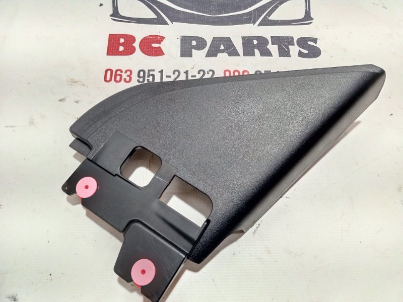 Накладка крепления зеркала правая Nissan Rogue 2021 T33 2.5 802926RR0A Б/У