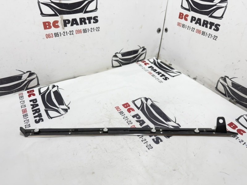 Молдинг крыла задний правый Rogue 2021 T33 2.5