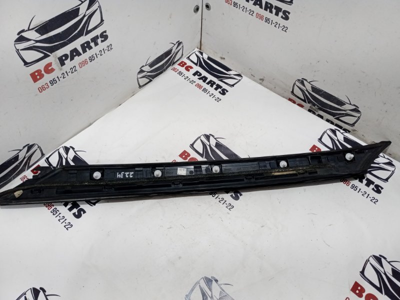 Накладка стойки лобового стекла левая Rogue 2020-2025 T33 Накладка стойки лобового стекла левая Rogue 2020-2025 T33