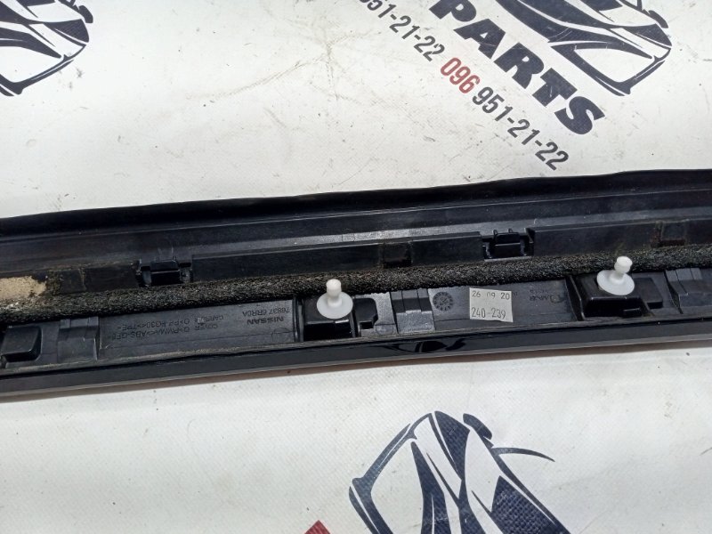 Накладка стойки лобового стекла левая Rogue 2020-2025 T33 Накладка стойки лобового стекла левая Rogue 2020-2025 T33