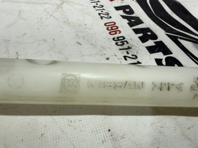 Горловина бачка стеклоомывателя Rogue 2017 T32 QR25 2.5