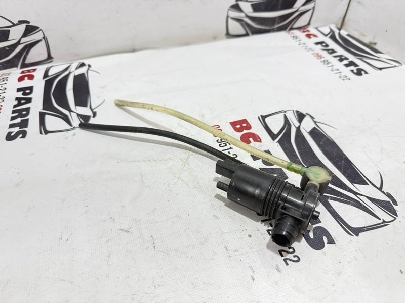 Запчасть насос омывателя Nissan Rogue 2017 T32 QR25 2.5 289208995B Б/У Насос омывателя Nissan Rogue 2017 T32 QR25 2.5 289208995B Б/У