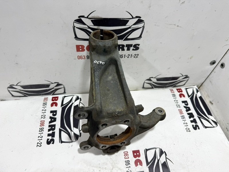 Кулак поворотный передний левый Rogue 2017 T32 QR25 2.5