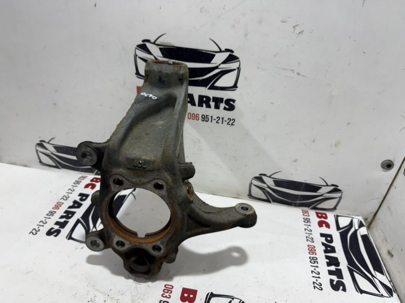 Кулак поворотный передний левый Rogue 2017 T32 QR25 2.5