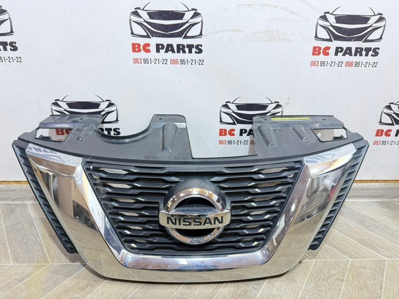 Запчасть решетка радиатора Nissan Rogue 2017 T32 QR25 2.5 623106FR0A Б/У Решетка радиатора Nissan Rogue 2017 T32 QR25 2.5 623106FR0A Б/У