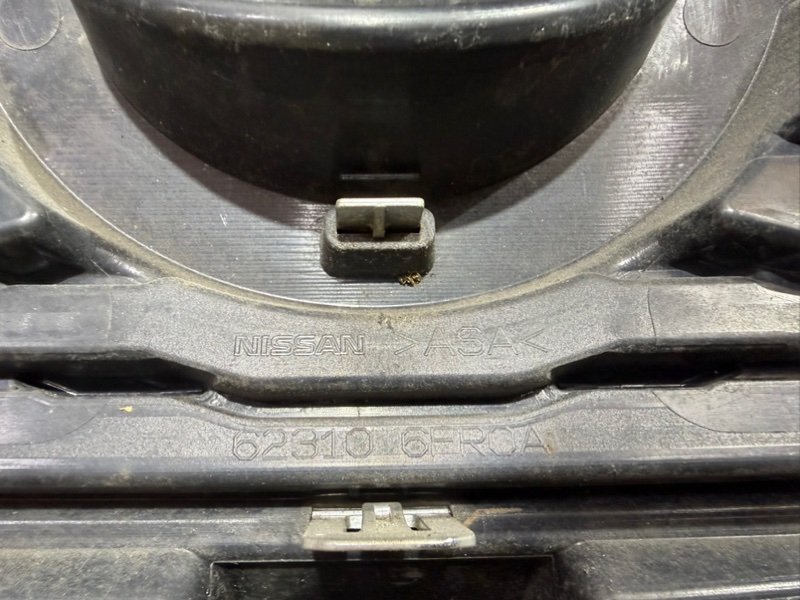 Решетка радиатора Rogue 2017 T32 QR25 2.5 Решетка радиатора Rogue 2017 T32 QR25 2.5