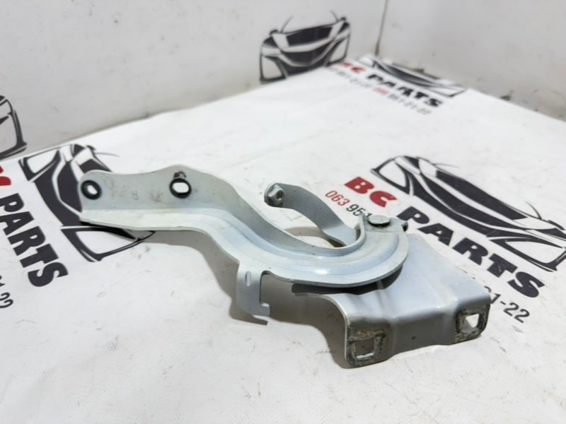 Запчасть петля капота правая Nissan Rogue 2017 T32 QR25 2.5 654004BA0A Б/У Петля капота правая Nissan Rogue 2017 T32 QR25 2.5 654004BA0A Б/У