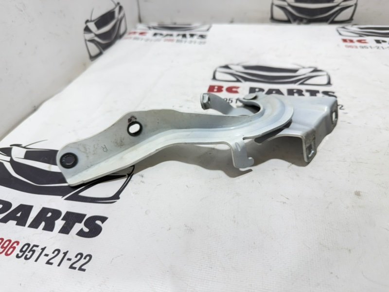 Петля капота правая Rogue 2017 T32 QR25 2.5 Петля капота правая Rogue 2017 T32 QR25 2.5