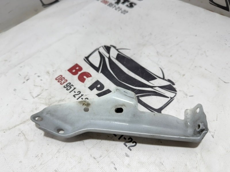 Кронштейн крыла передний правый Nissan Rogue 2017 T32 QR25 2.5 F41C04BAAA Б/У