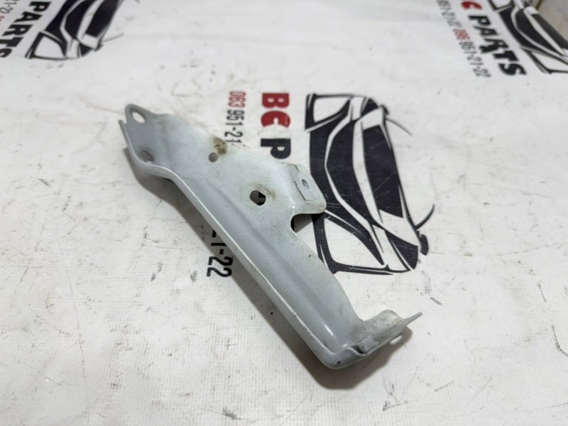 Кронштейн крыла передний правый Rogue 2017 T32 QR25 2.5