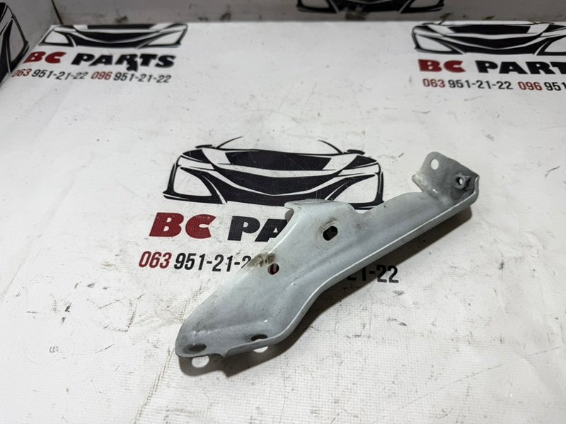 Кронштейн крыла передний правый Nissan Rogue T32 QR25 2.5