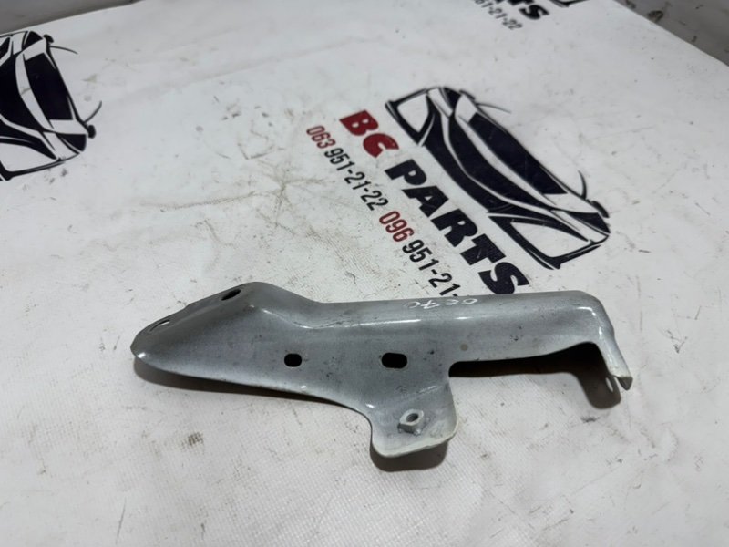 Кронштейн крыла передний правый Rogue 2017 T32 QR25 2.5