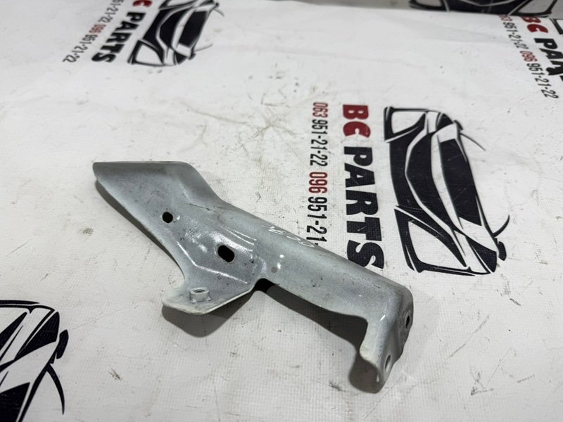 Кронштейн крыла передний правый Rogue 2017 T32 QR25 2.5