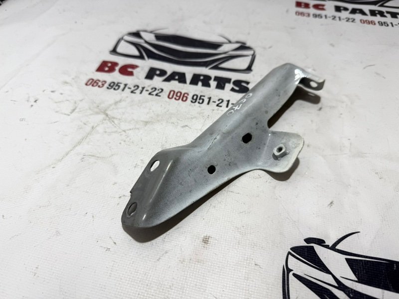 Кронштейн крыла передний правый Rogue 2017 T32 QR25 2.5