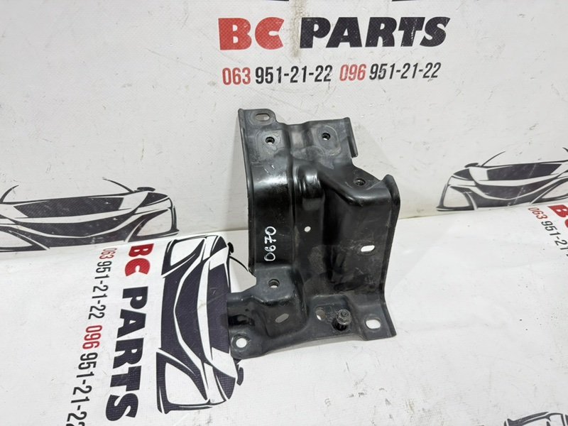 Запчасть кронштейн замка капота Nissan Rogue 2017 T32 QR25 2.5 625507FH0A Б/У Кронштейн замка капота Nissan Rogue 2017 T32 QR25 2.5 625507FH0A Б/У