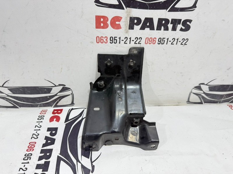 Кронштейн замка капота Rogue 2017 T32 QR25 2.5 Кронштейн замка капота Rogue 2017 T32 QR25 2.5