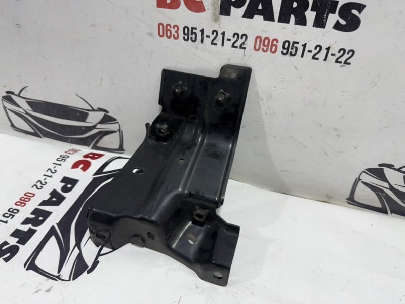 Кронштейн замка капота Rogue 2017 T32 QR25 2.5 Кронштейн замка капота Rogue 2017 T32 QR25 2.5