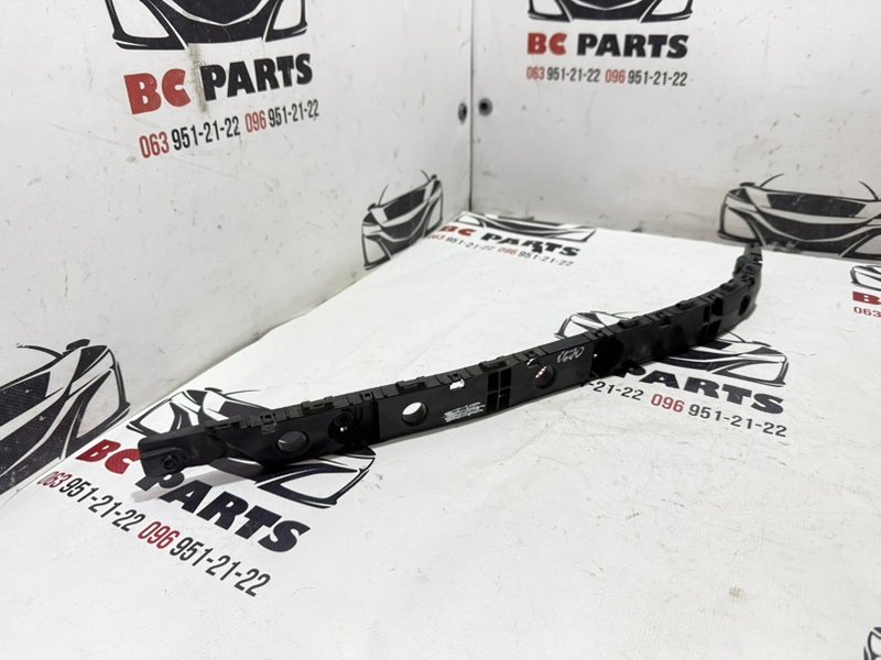 Направляющая бампера задняя левая Rogue 2017 T32 QR25 2.5