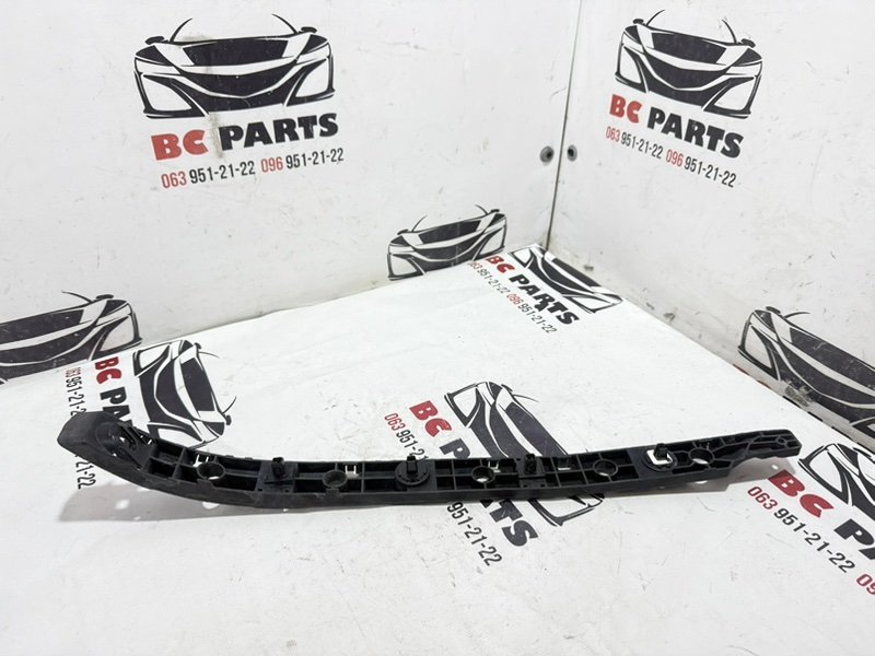 Направляющая бампера задняя левая Rogue 2017 T32 QR25 2.5