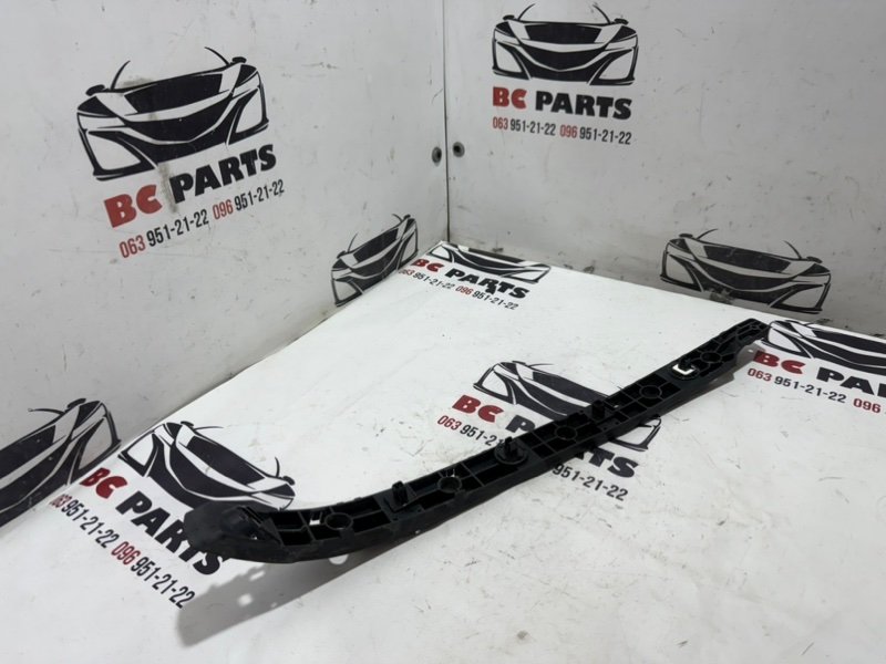 Направляющая бампера задняя левая Rogue 2017 T32 QR25 2.5