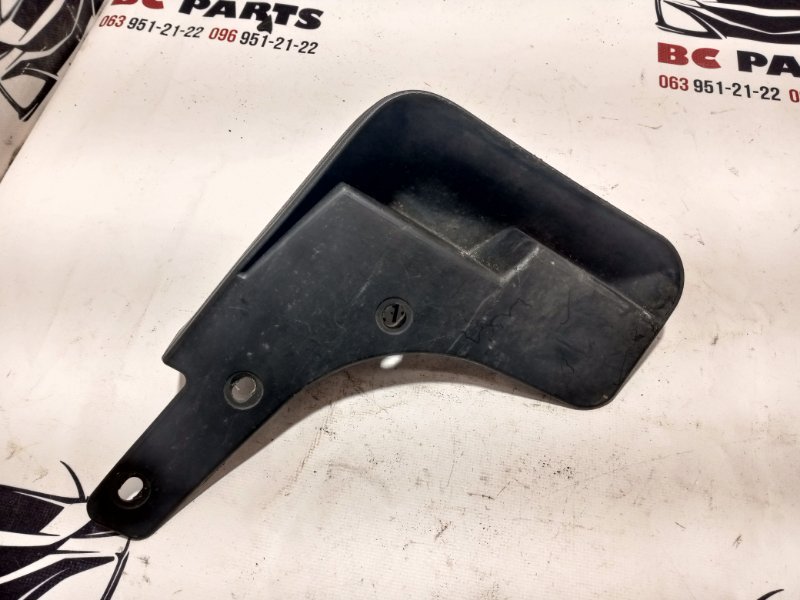 Брызговик передний левый Nissan Rogue T32 QR25 2.5