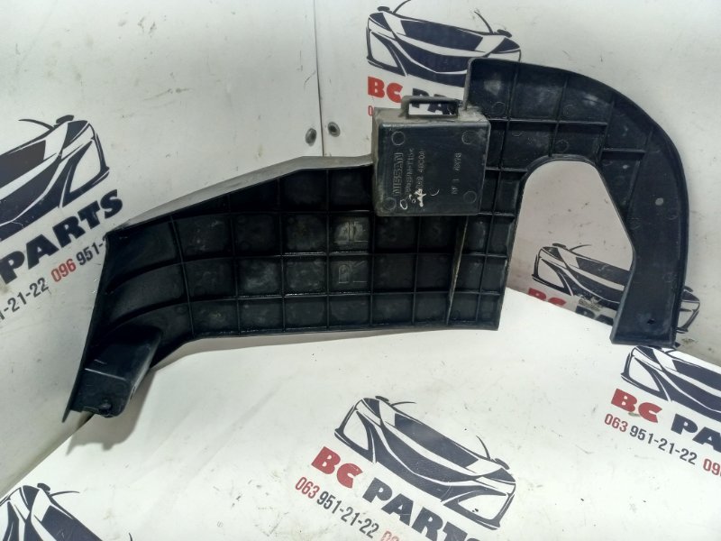 Защита бампера задняя правая Nissan Rogue T32 QR25 2.5