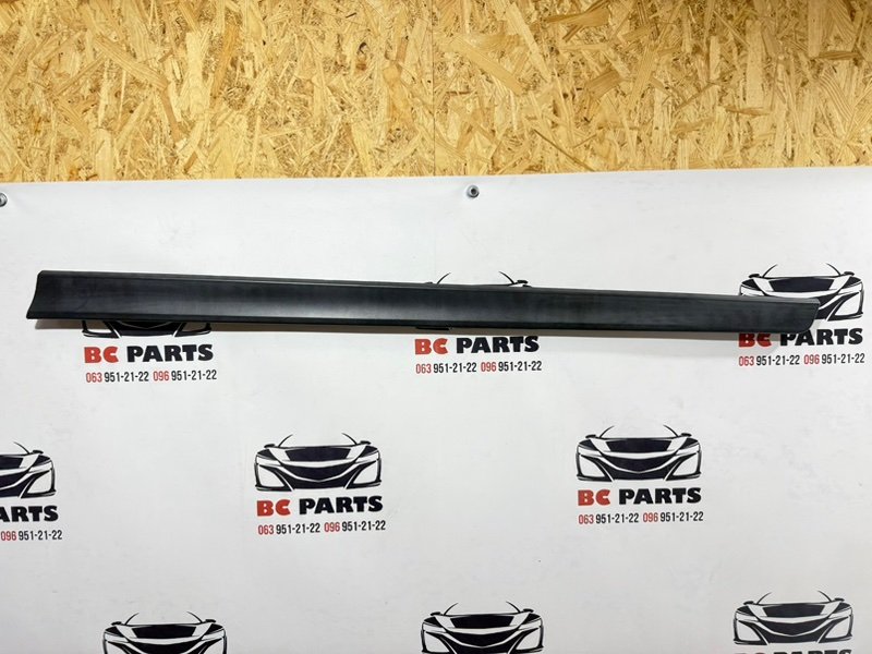 Запчасть накладка двери передняя правая Nissan Rogue 2017 T32 QR25 2.5 808764ce0a Б/У Накладка двери передняя правая Nissan Rogue 2017 T32 QR25 2.5 808764ce0a Б/У